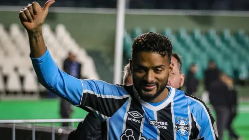 Grêmio quer fechar com super lateral-esquerdo para 2025