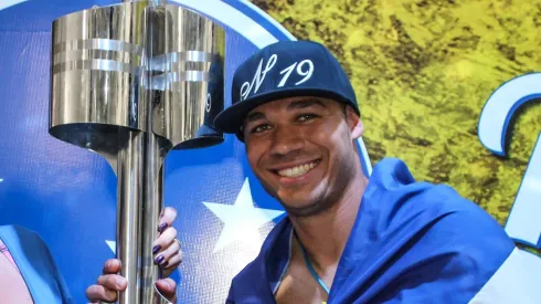 Nilton foi muito bem pelo Cruzeiro.Nilton e Karen, sua esposa, durante comemoracao da conquista do Campeonato Brasileiro 2013 na sede do clube. BELO HORIZONTE/MG, Brasil 14/11/2013. ( x PUBLICATIONxNOTxINxBRA (20369) Cruzeiro Campeao Brasil; Fussball BRA Meisterschaft Meister Sieg Meisterfeier Feier xas x1x 2013 quer  o0 Pokal Trophäe Objekt Partnerin Frau Familie privat
Image number 15028298 date 14 11 2013 Copyright imago  Nilton E Karen Sua esposa Durante  there Conquista Do Campeonato Brasileiro 2013 Na Sede Do Clube Belo Horizons MG Brasil 14 11 2013 X PUBLICATIONxNOTxINxBRA  Cruzeiro Campeao Brasil Football BRA Championship Master Victory Champion ceremony Celebrations xas x1x 2013 horizontal o0 Cup Trophy Object Partner Woman Family Private
