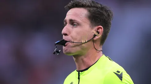 SP – SAO PAULO – 01/09/2024 – BRASILEIRO A 2024, CORINTHIANS X FLAMENGO – O arbitro Ramon Abatti Abel durante partida entre Corinthians e Flamengo no estadio Arena Corinthians pelo campeonato Brasileiro A 2024. Foto: Ettore Chiereguini/AGIF
