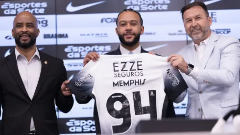 Memphis Depay é o novo camisa 94 do Corinthians.
