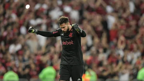 Matheus Cunha goleiro do Flamengo durante partida. Foto: Thiago Ribeiro/AGIF
