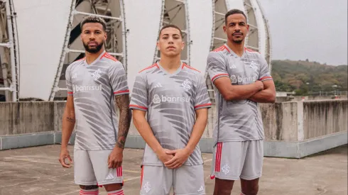 Nova camisa do Inter (Divulgação/Site do Internacional)