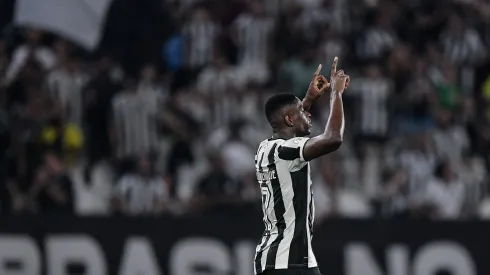 Luiz Henrique jogador do Botafogo comemora seu gol durante partida contra o Corinthians no estadio Engenhao pelo campeonato Brasileiro A 2024. Foto: Thiago Ribeiro/AGIF
