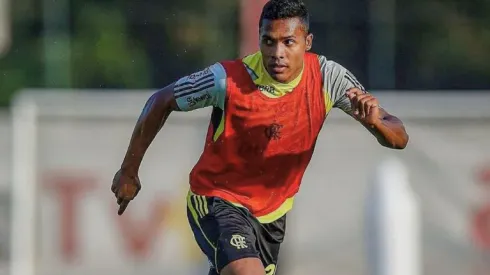 Alex Sandro, zagueiro do Flamengo durante treino treino com o elenco 
