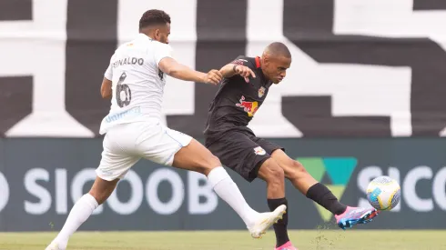 SP – BRAGANCA PAULISTA – 15/09/2024 – BRASILEIRO A 2024, BRAGANTINO X GREMIO – Jhonatan jogador do Bragantino durante partida contra o Gremio no estadio Nabi Abi Chedid pelo campeonato Brasileiro A 2024. Foto: Diogo Reis/AGIF