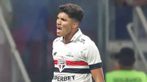 MG – BELO HORIZONTE – 15/09/2024 – BRASILEIRO A 2024, CRUZEIRO X SAO PAULO – William Gomes jogador do Sao Paulo comemora seu gol durante partida contra o Cruzeiro no estadio Mineirao pelo campeonato Brasileiro A 2024. Foto: Gilson Lobo/AGIF
