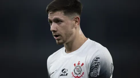 Garro em ação pelo Corinthians contra o Botafogo, no Brasileirão (Foto: Jorge Rodrigues/AGIF)
