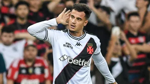 Coutinho comemora gol no clássico entre Vasco e Flamengo.
