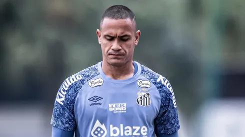 Renan chegou no Santos com contrato curto, até dezembro – Foto: Raul Baretta/Santos FC
