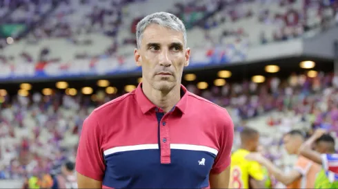 CE – FORTALEZA – 17/04/2024 – BRASILEIRO A 2024, FORTALEZA X CRUZEIRO – Vojvoda tecnico do Fortaleza durante partida contra o Cruzeiro no estadio Arena Castelao pelo campeonato Brasileiro A 2024. Foto: Lucas Emanuel/AGIF
