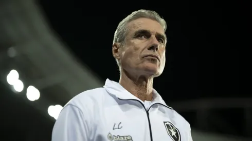 Torcida do Botafogo não quer Luís Castro de volta ao clube após técnico ficar livre no mercado. Foto: Jorge Rodrigues/AGIF
