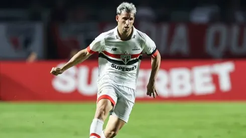 Calleri of Sao Paulo controls the ball during a match between Sao Paulo and Cruzeiro as part of Brasileirao Series A 2024 at Morumbi Stadium on June 02, 2024 in Sao Paulo, Brazil. (Photo by 
