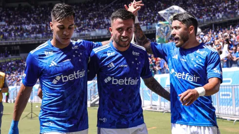 Matheus Henrique jogador do Cruzeiro comemora seu gol com Kaio Jorge. Foto: Gilson Lobo/AGIF
