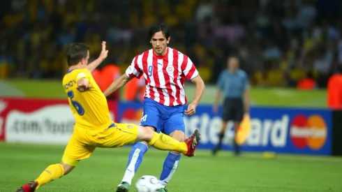 FIFA World Cup, WM, Weltmeisterschaft, Fussball Germany 2006 : 1st Round : Sweden – Paraguay Roque Santa Cruz PAR, JUNE 15, 2006 – Football : Roque Santa Cruz of Paraguay in action during the FIFA World Cup Germany 2006 Group B match between Sweden and Paraguay played at the Olympic Stadium in Berlin, Germany. Photo by Jun Tsukida/AFLO PUBLICATIONxNOTxINxBELxUKxUSA Copyright: xISOSPORTx 329154
