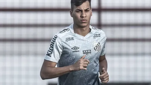 Kaio Jorge revela detalhes de sua saída do Santos e nega ingratidão