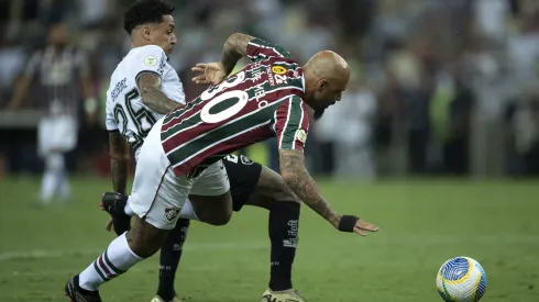 RJ – RIO DE JANEIRO – 21/09/2024 – BRASILEIRO A 2024, FLUMINENSE X BOTAFOGO – Felipe Melo jogador do Fluminense disputa lance com Gregore jogador do Botafogo durante partida no estadio Maracana pelo campeonato Brasileiro A 2024.  Foto: Jorge Rodrigues/AGIF
