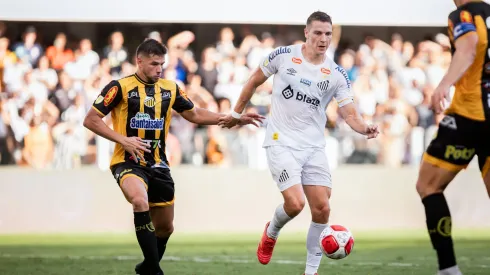 Julio Furch jogador do Santos durante partida contra o Novorizontino no estadio Vila Belmiro pelo campeonato Paulista 2024. 
