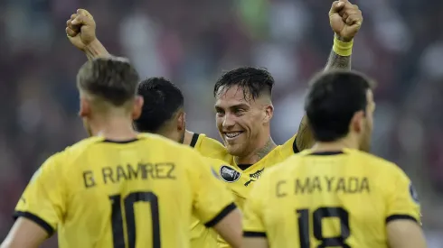 Jogadores do Penarol comemoram a vitoria apos partida contra o Flamengo no estadio Maracana pelo campeonato Copa Libertadores 2024. 
