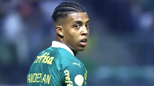 Palmeiras decide manter Vanderlan por mais tempo.
