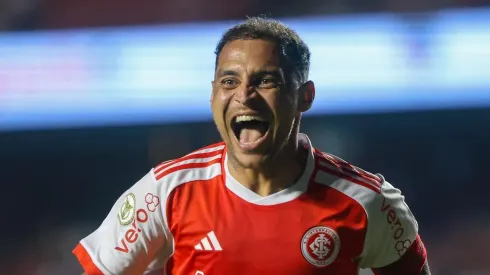 Alan Patrick marca gol pelo Internacional contra o São Paulo. Foto: Internacional