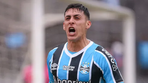 Pavón em ação pelo Grêmio. O atacante é a grande preocupação do DM
