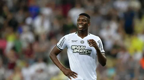 Atacante estava em concentração e sofreu com foguetórios. Thiago Ribeiro/AGIF.