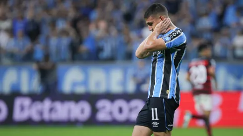 RS – PORTO ALEGRE – 22/09/2024 – BRASILEIRO A 2024, GREMIO X FLAMENGO – Monsalve jogador do Gremio lamenta durante partida contra o Flamengo no estadio Arena do Gremio pelo campeonato Brasileiro A 2024. Foto: Maxi Franzoi/AGIF
