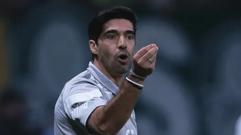 SP – SAO PAULO – 21/08/2024 – COPA LIBERTADORES 2024, PALMEIRAS X BOTAFOGO – Abel Ferreira tecnico do Palmeiras durante partida contra o Botafogo no estadio Arena Allianz Parque pelo campeonato Copa Libertadores 2024. Foto: Ettore Chiereguini/AGIF
