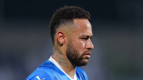 – Neymar Júnior com a camisa do Al-Hilal
