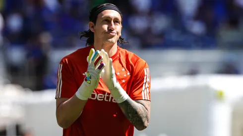 Cássio jogador do Cruzeiro durante aquecimento antes da partida contra o Atlético-GO no Mineirão pelo campeonato Brasileiro 2024. Foto: Gilson Lobo/AGIF
