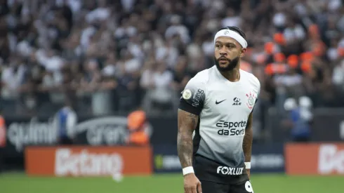 Memphis Depay fez sua estreia pelo Corinthians na vitória sobre o Atlético-GO pelo Brasileirão
