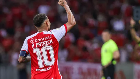 Alan Patrick jogador do Internacional comemora seu gol durante partida contra o Vitória. Foto: Maxi Franzoi/AGIF
