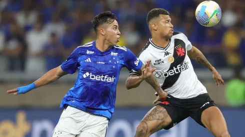 Vegetti abre o placar para o Vasco, mas o Cruzeiro chegou no empate com Zé Ivaldo, no segundo tempo. Foto: Gilson Lobo/AGIF
