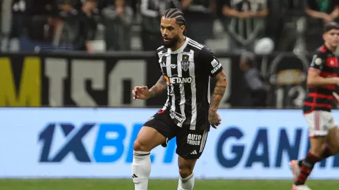 Volante sofreu a lesão contra o São Paulo