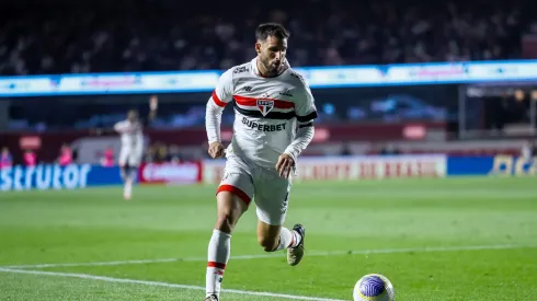 Centroavante recebeu o 3° cartão amarelo contra o Corinthians