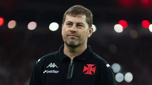 Rafael Paiva durante partida do Cruz-Maltino contra o Flamengo. 
