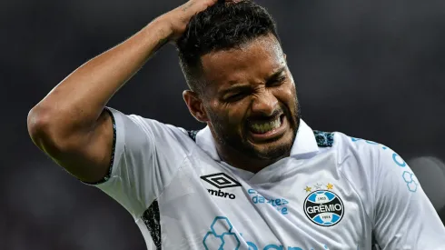 Grêmio pode dispensar Reinaldo – Foto: Thiago Ribeiro/AGIF.
