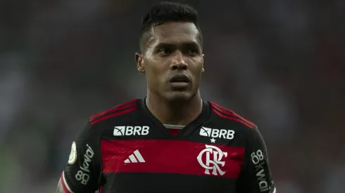 Craque do Flamengo foi elogiado por Alex Sandro.
