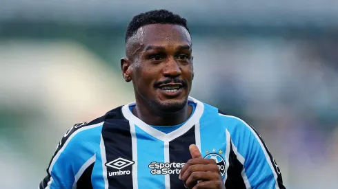 Edenílson está crescendo de produção no Grêmio. 
