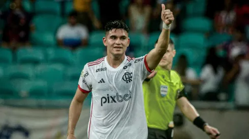 Alcaraz jogador do Flamengo comemora seu gol durante partida contra o Bahia. Foto: Jhony Pinho/AGIF
