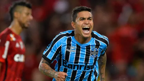 Dudu teve passagem breve pelo Grêmio em 2014 por empréstimo, mas foi contatado por dirigentes tricolores para volta em 2025
