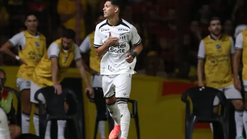 Erik Pulga marcou pelo Ceará em duelo contra o Sport na Série B do Brasileirão  (Foto: Marlon Costa/AGIF)
