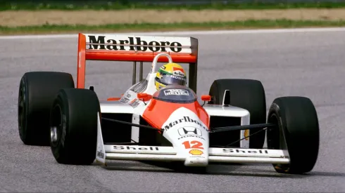 Ayrton Senna pilotando o MP4/5B no GP de San Marino (1988)
