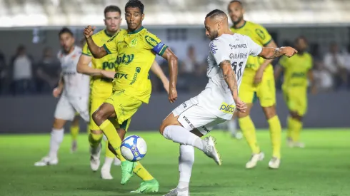 SP – SANTOS – 12/10/2024 – BRASILEIRO B 2024, SANTOS X MIRASSOL – Guilherme jogador do Santos durante partida contra o Mirassol no estadio Vila Belmiro pelo campeonato Brasileiro B 2024. Foto: Reinaldo Campos/AGIF
