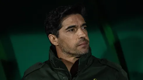 Abel Ferreira durante partida disputada no Brinco de Ouro. 
