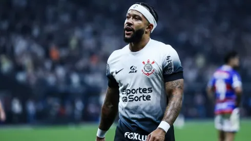 Memphis Depay jogador do Corinthians durante partida contra o Fortaleza na Neo Química Arena pela Copa Sul-Americana 2024. Foto: Marco Miatelo/AGIF
