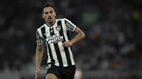 Meio-campista sofreu uma grave lesão em jogo contra o Vitória