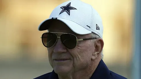 Jerry Jones envia mensagem clara para Dak Prescott e Dallas Cowboys após derrota contra os Leões. Foto: Adam Davis/Icon Sportswire)