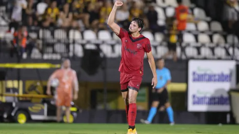 Sport está a três pontos do líder Santos e pode sonhar novamente com o título da Série B (Foto: Pedro Zacchi/AGIF)
