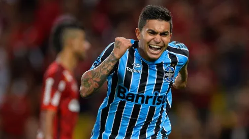 Dudu no Grêmio tem decisão final do atacante do Palmeiras 
